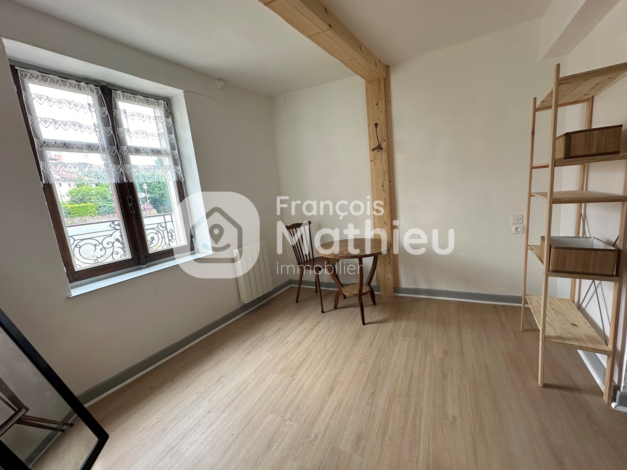 Flat Rue Victor Hugo in Châtillon-sur-Chalaronne