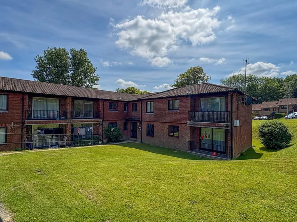 Flat Tollwood Park in Wealden