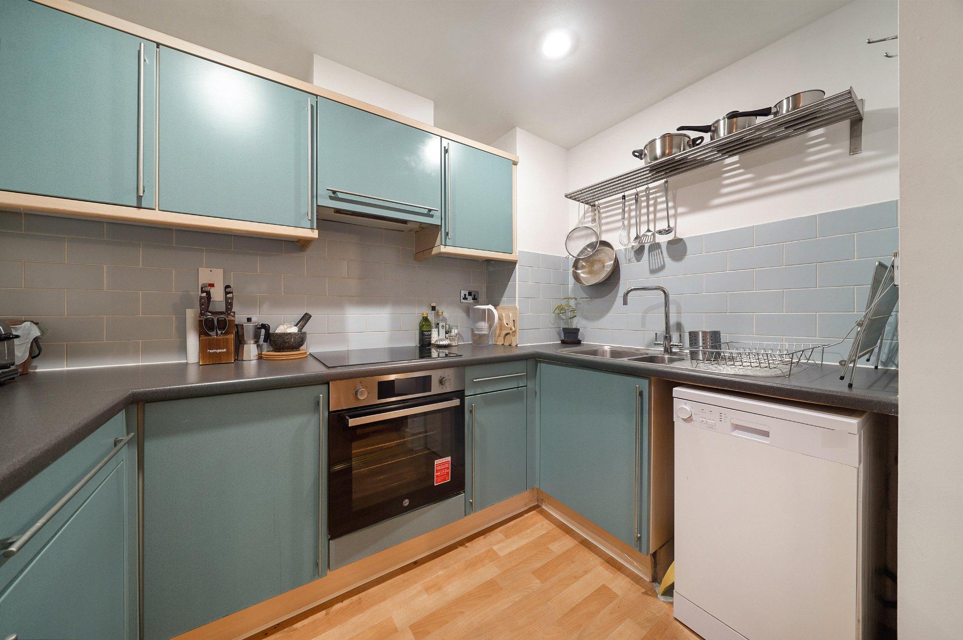 Flat Manor Gardens in Greater London