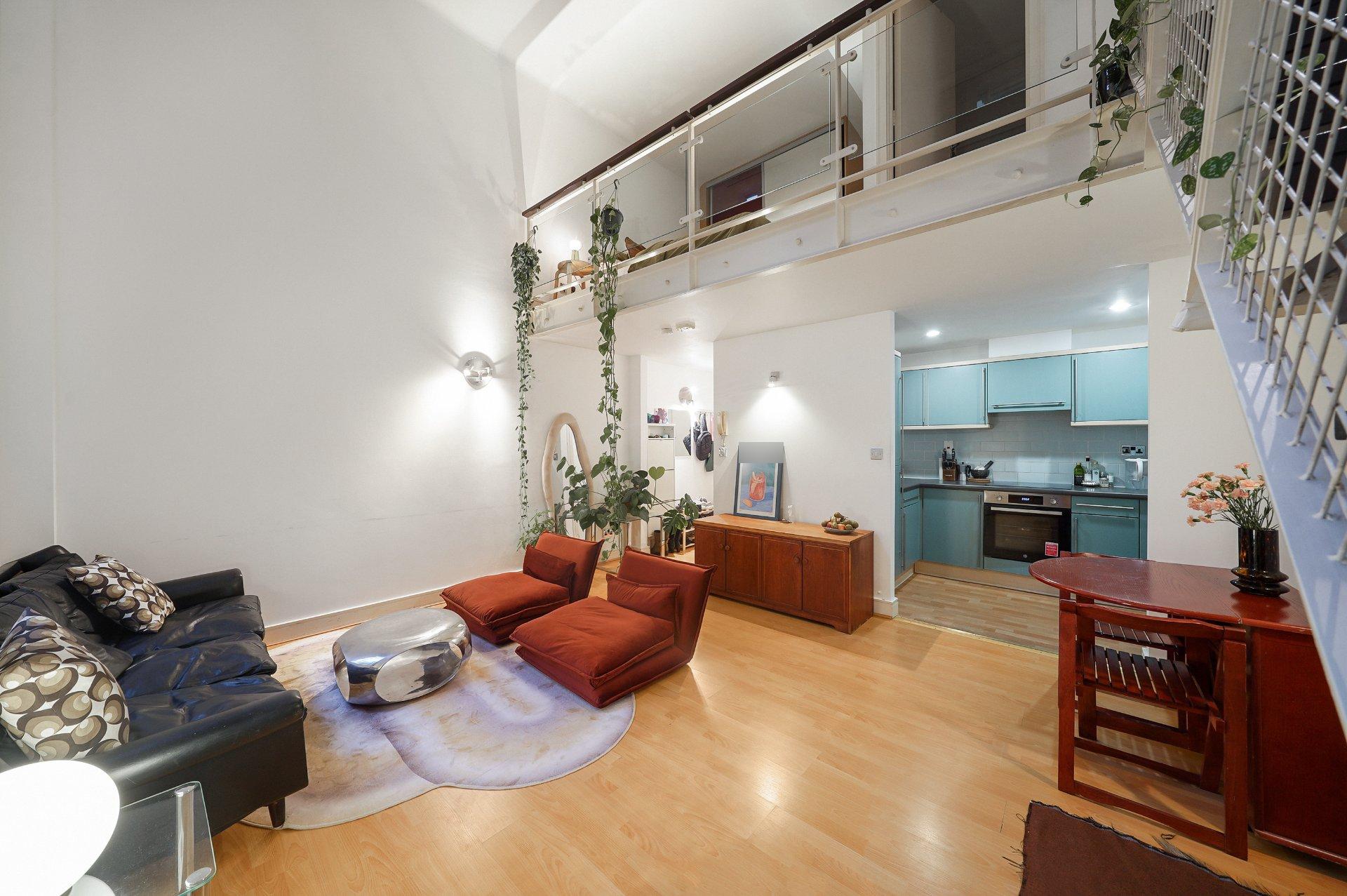 Flat Manor Gardens in Greater London