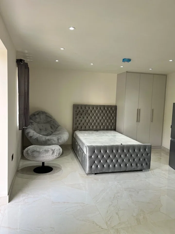 Flat Woodstock Close in Greater London