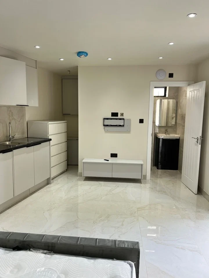 Flat Woodstock Close in Greater London