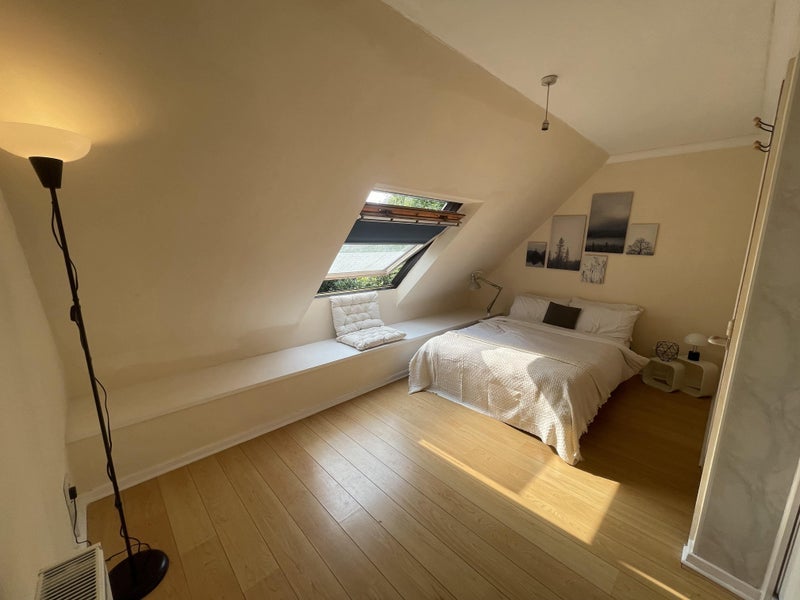 Room Manchester Road in Greater London