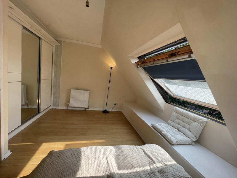 Room Manchester Road in Greater London