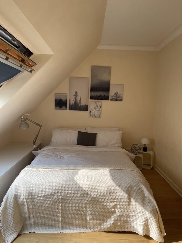 Room Manchester Road in Greater London
