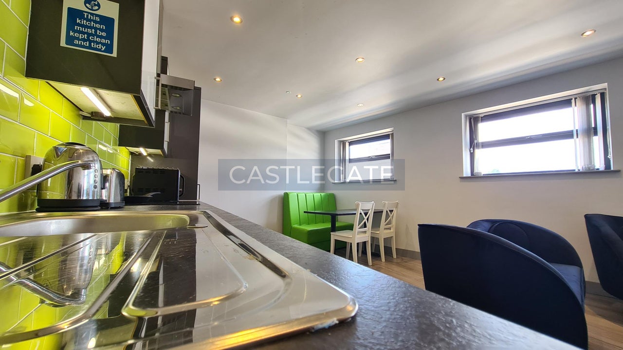 Flat Dundas Street in Kirklees
