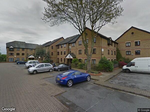 Flat Riverside Close in Greater London