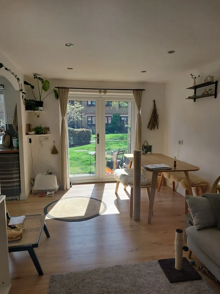 Flat Riverside Close in Greater London