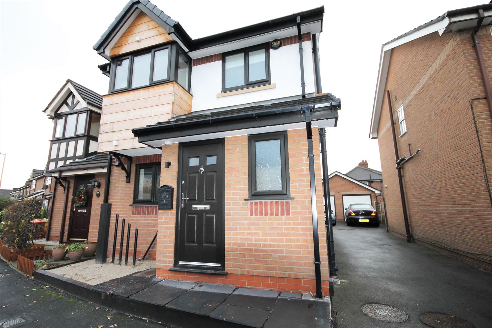 House Bradgreen Road in Salford