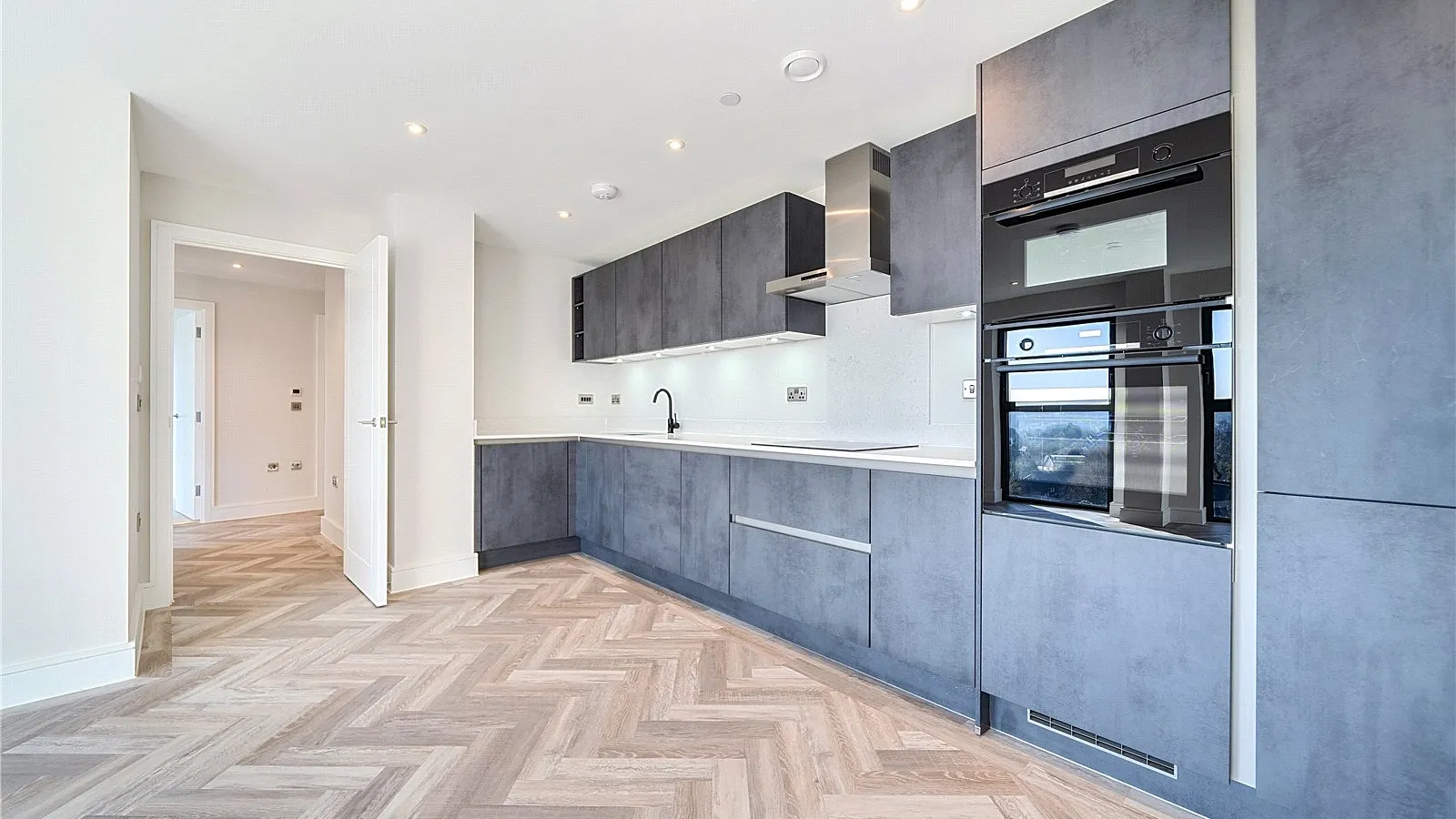 Flat Cockfosters Road in Greater London
