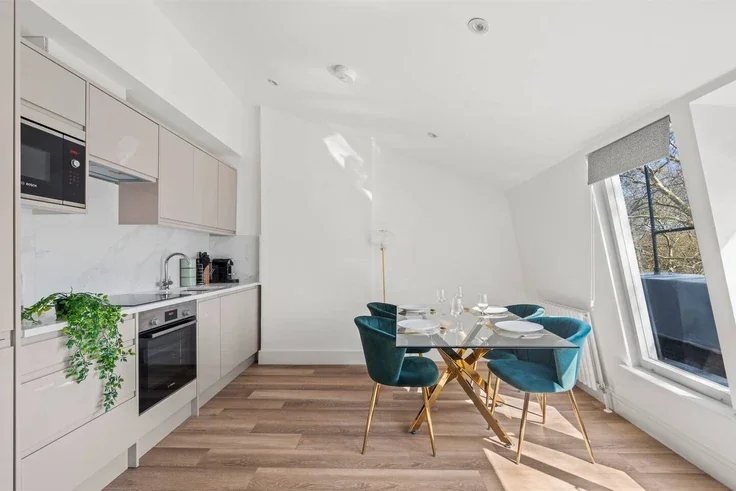 Flat Sussex Gardens in City of Westminster