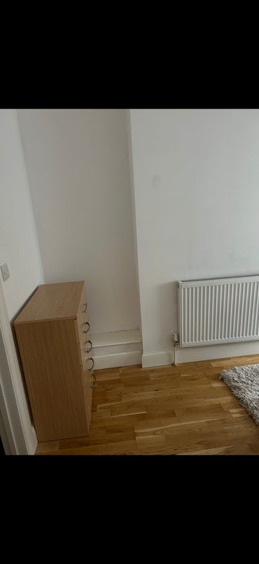 Flat Kingsland Road in Greater London