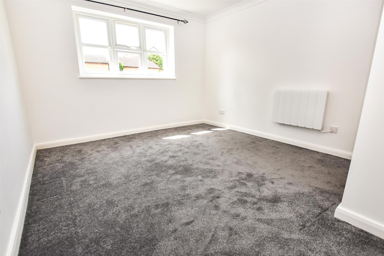 Flat Thornborough Avenue in South Woodham Ferrers