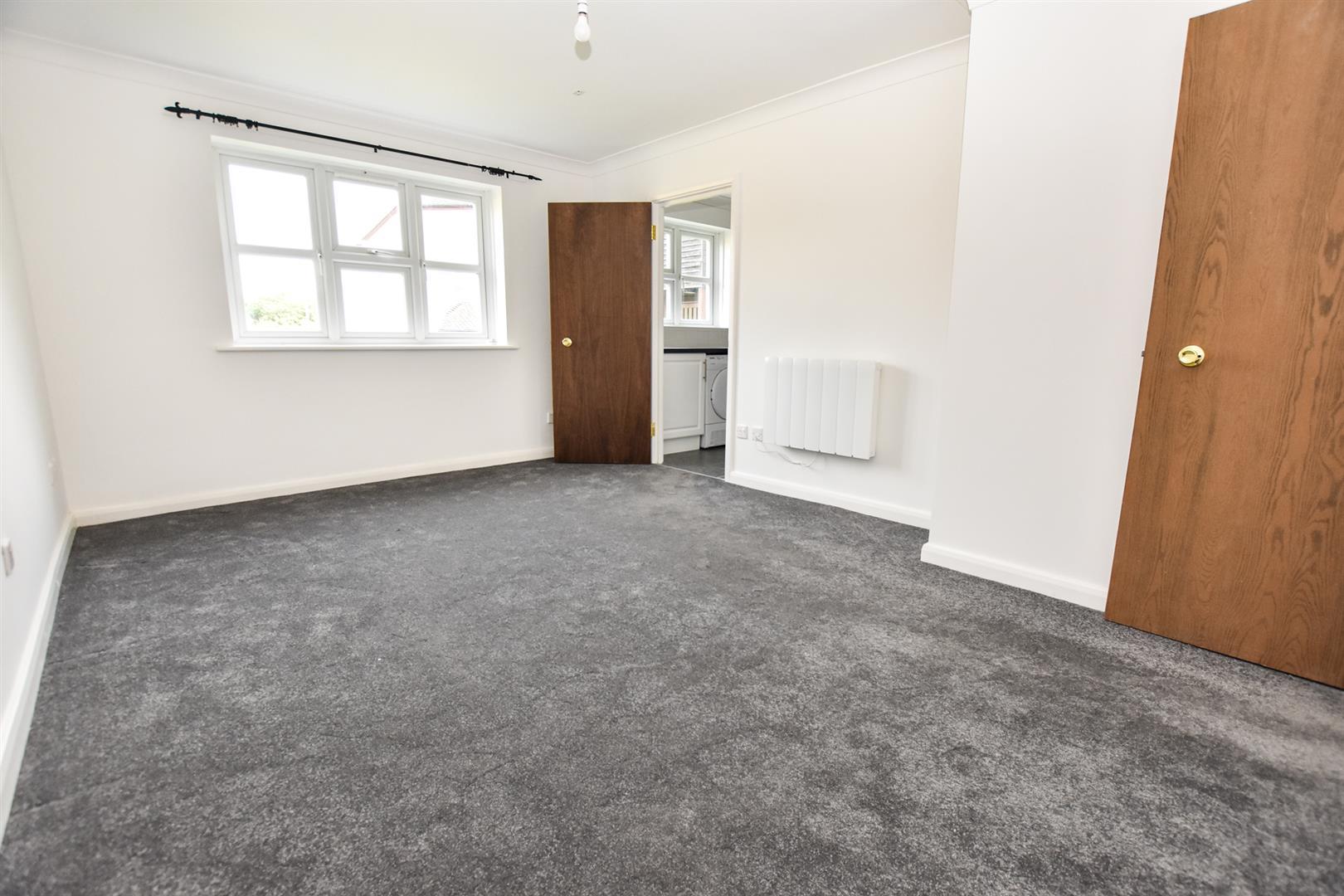 Flat Thornborough Avenue in South Woodham Ferrers