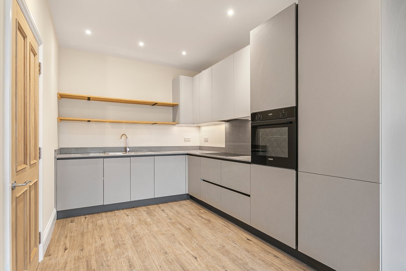 Flat Croydon Road in Greater London