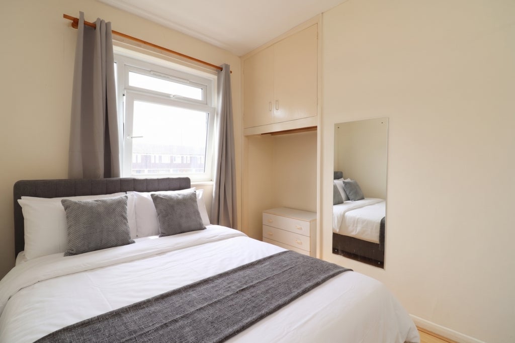 Room Globe Road in Greater London