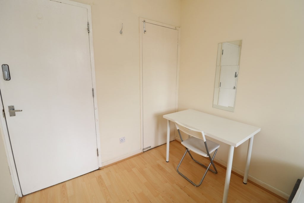 Room Globe Road in Greater London
