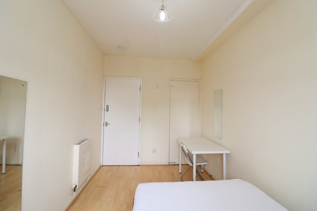 Room Globe Road in Greater London
