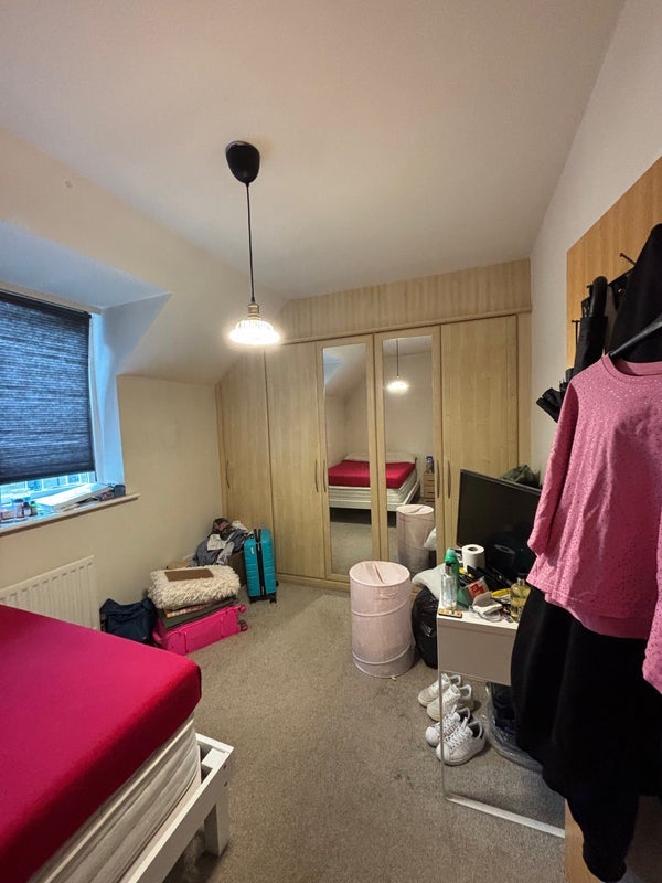 Room Bering Square in Greater London