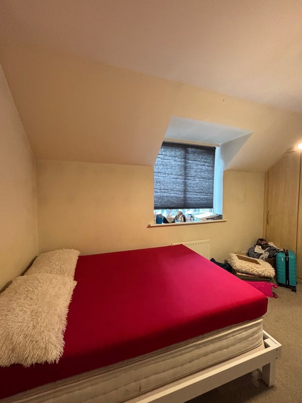Room Bering Square in Greater London