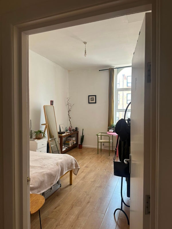 Room Stoke Newington Road in Greater London