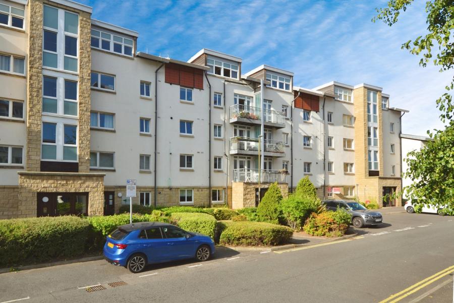Flat Allanfield Place in City of Edinburgh