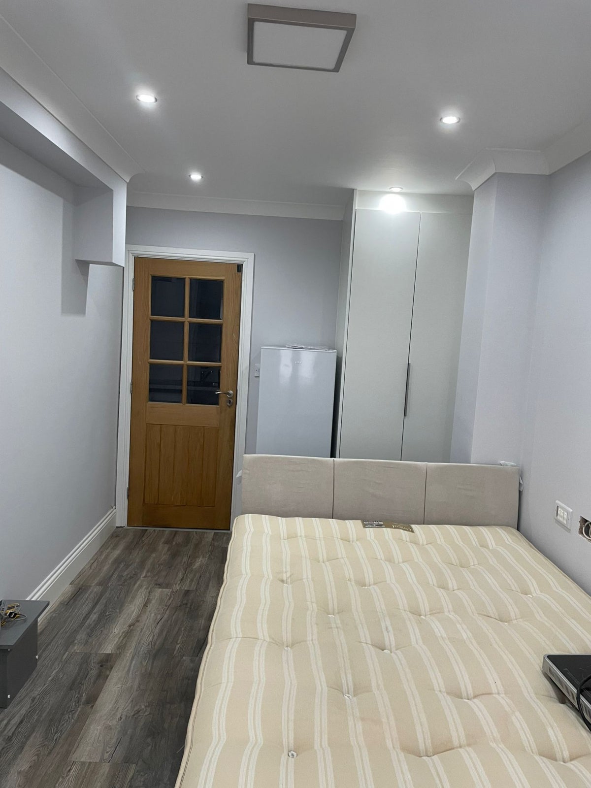 Flat Laughton Road in Greater London