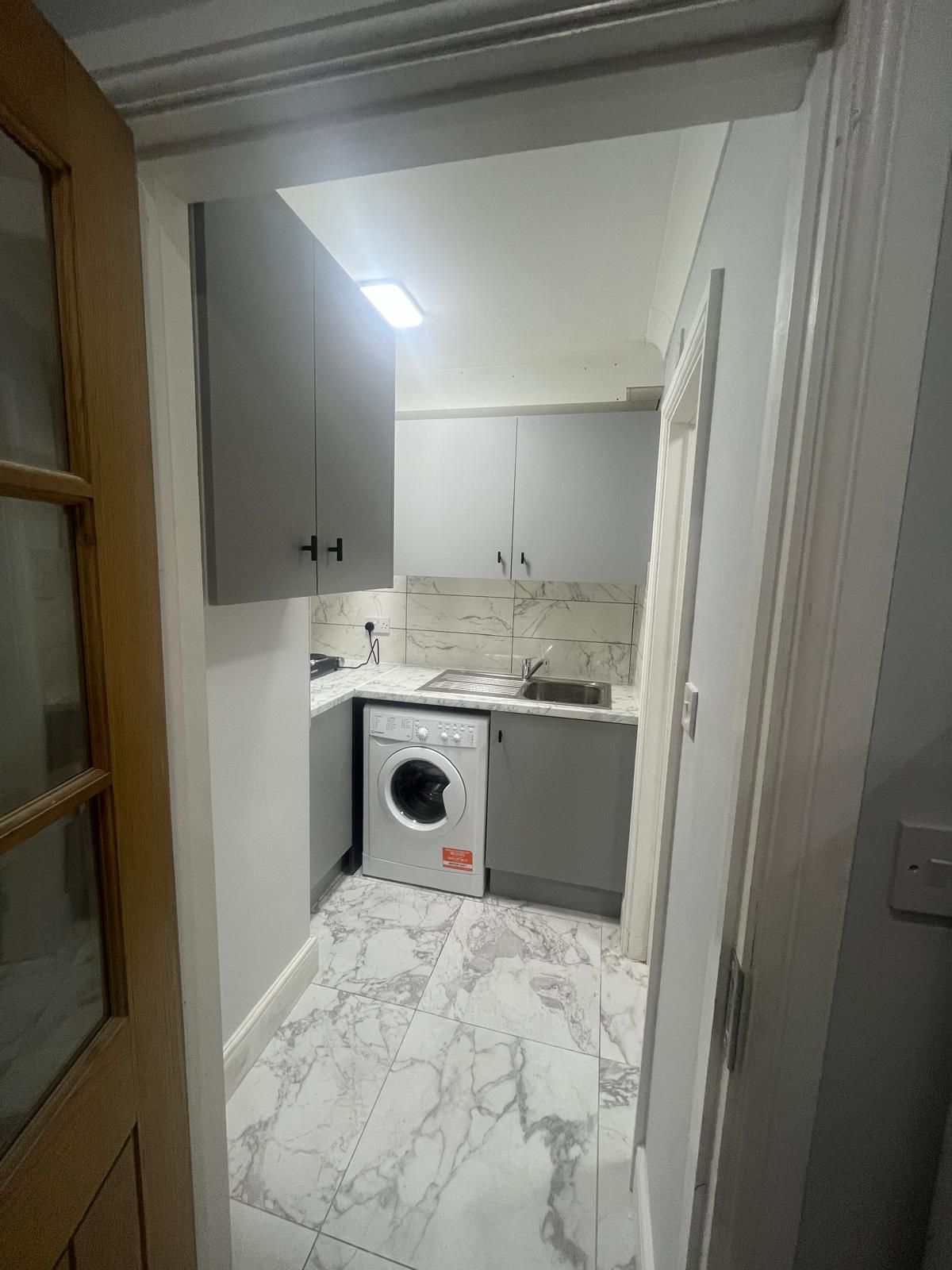 Flat Laughton Road in Greater London
