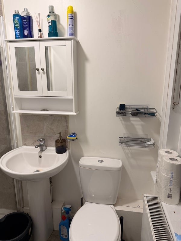 Room Commercial Way in Greater London