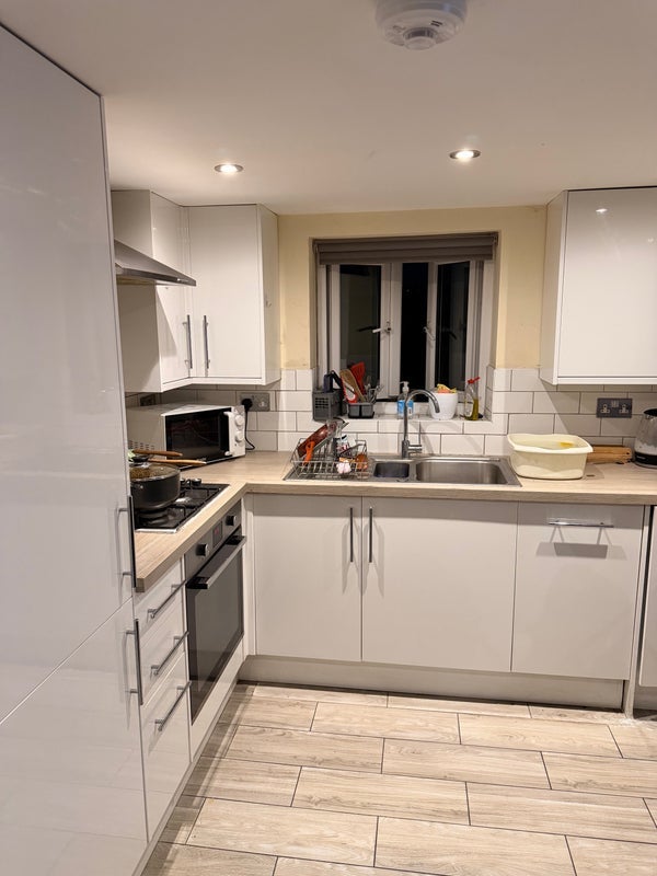 Room Commercial Way in Greater London