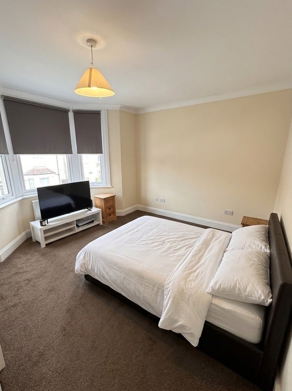 Room Commercial Way in Greater London