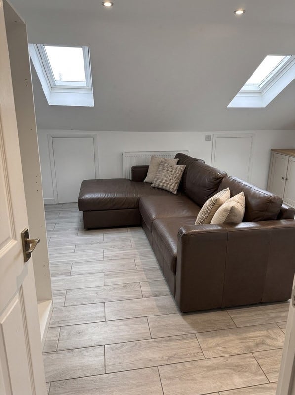 Room Commercial Way in Greater London