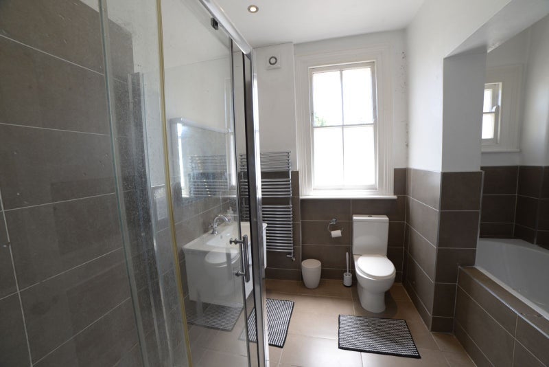 Room Argyle Road in Greater London