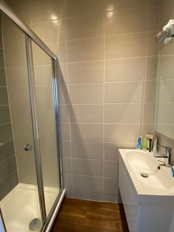 Room Argyle Road in Greater London