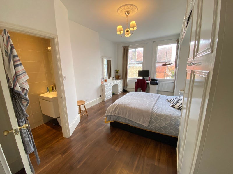 Room Argyle Road in Greater London