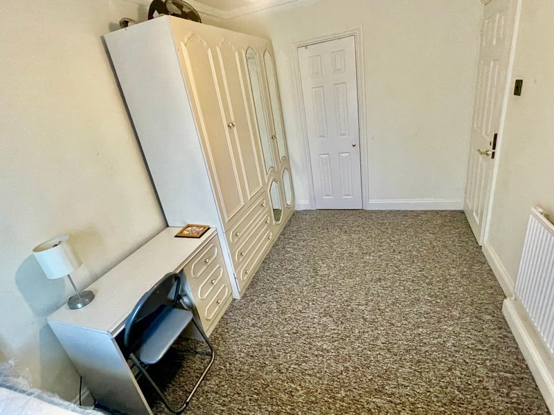 Room Hawkstone Road in Greater London