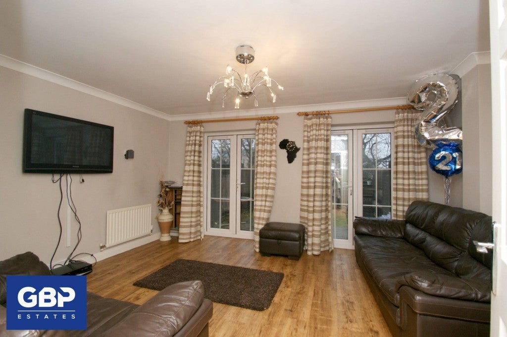 House Oxford Close in Greater London