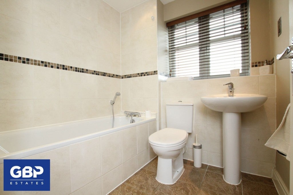 House Oxford Close in Greater London