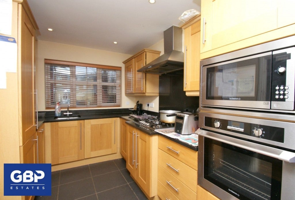 House Oxford Close in Greater London