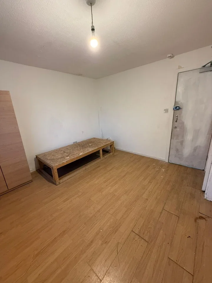 Flat Dobbin Close in Greater London