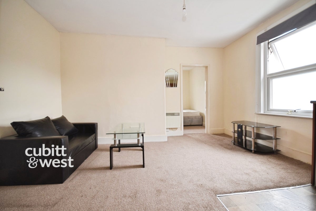 Flat Liverpool Lawn in Thanet