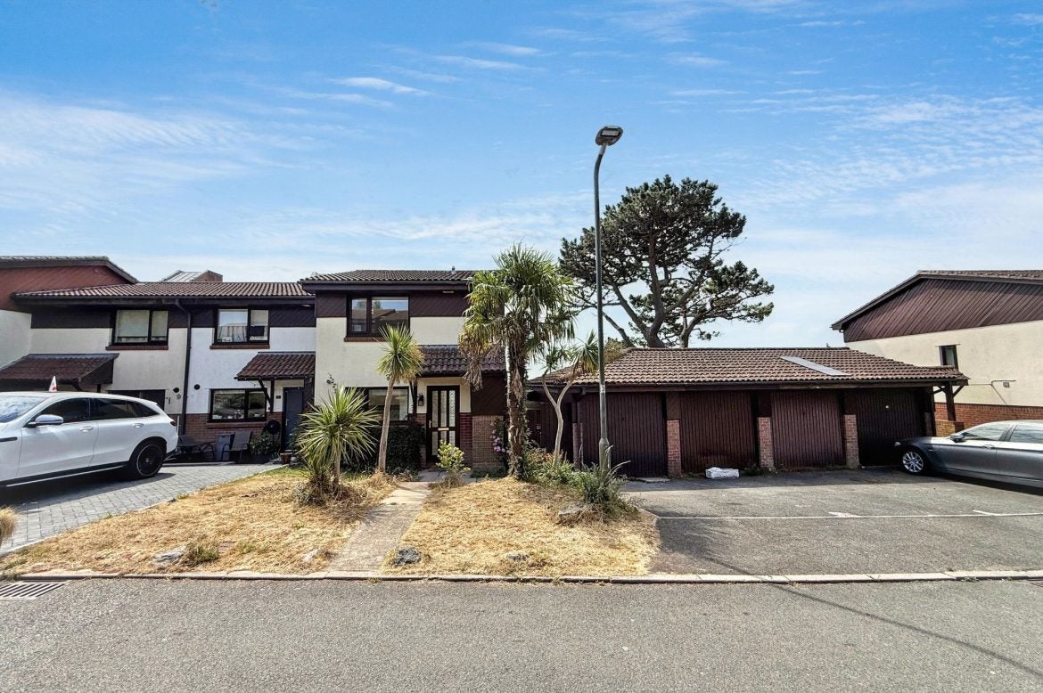 House Gainsborough Close in Torquay