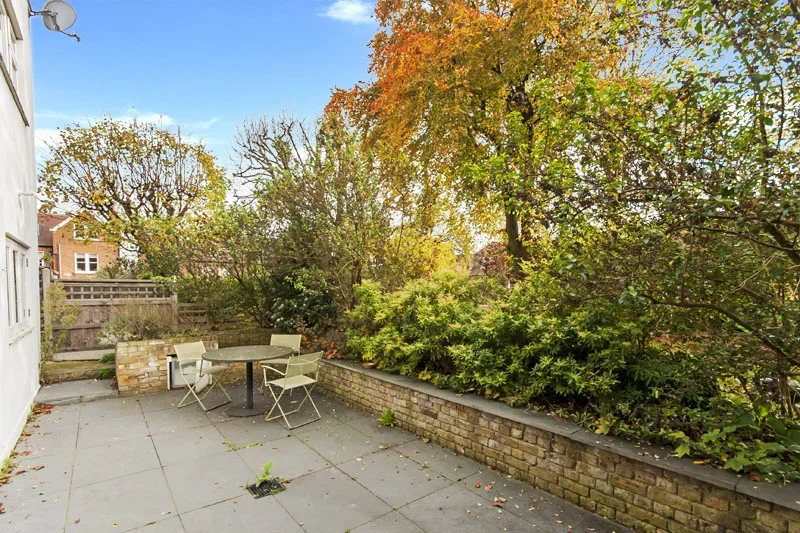 Flat Fawley Road in London