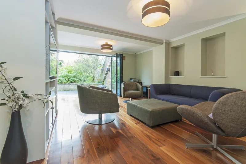 Flat Fawley Road in London