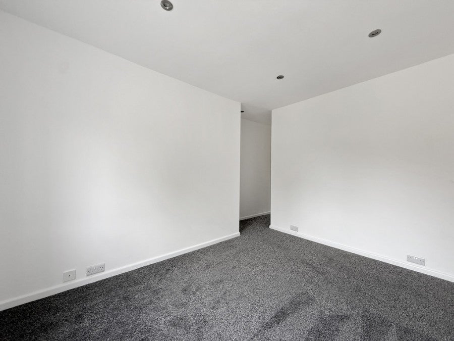 Flat East End Avenue in Warminster