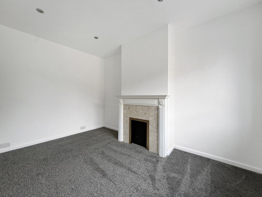 Flat East End Avenue in Warminster