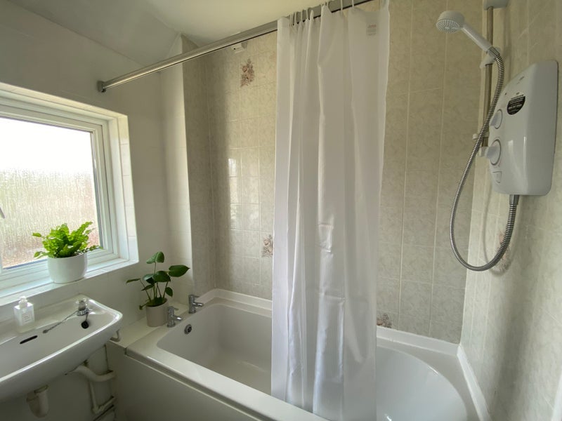 Room Meriden Drive in Metropolitan Borough of Solihull