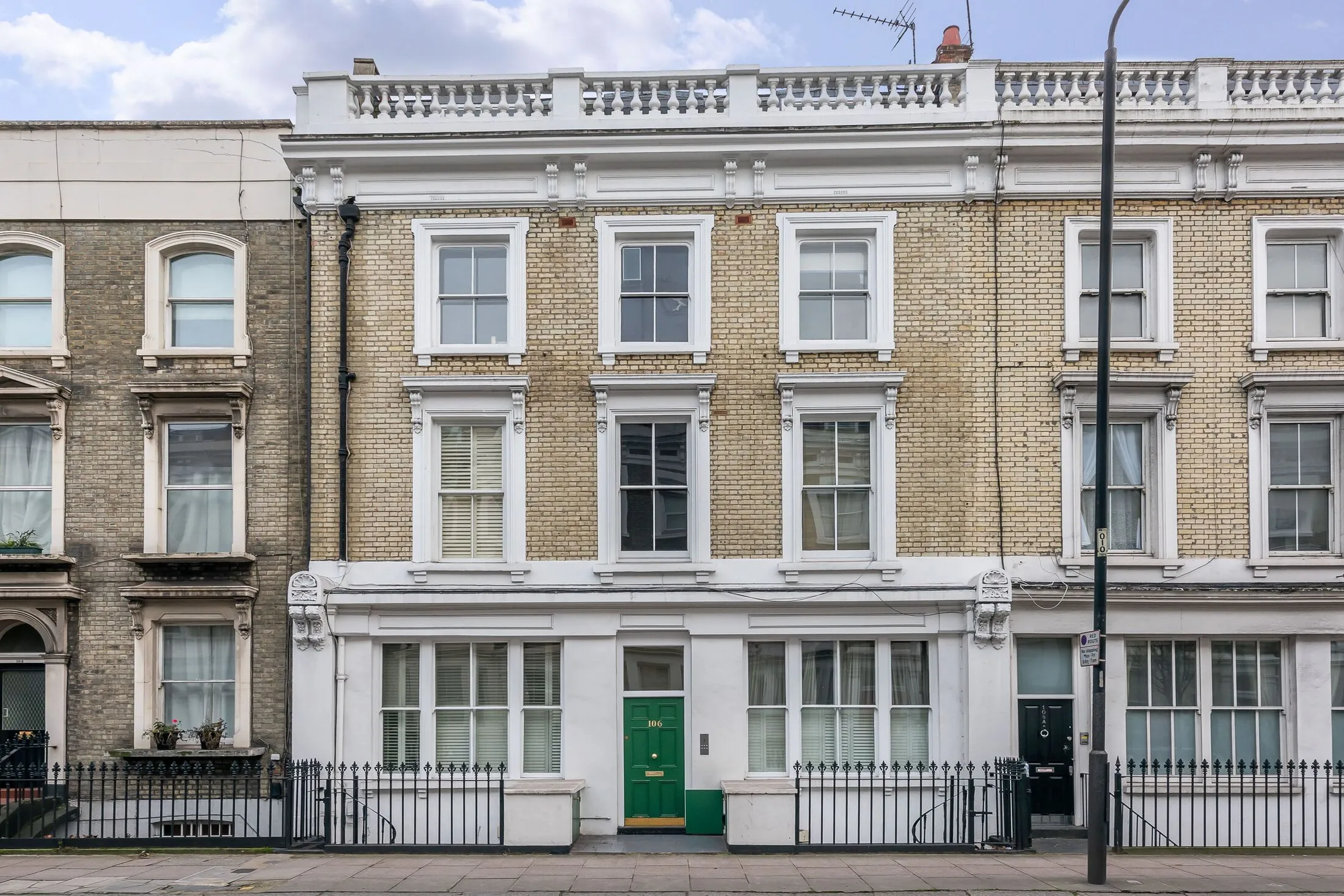 Flat Ifield Road in Greater London