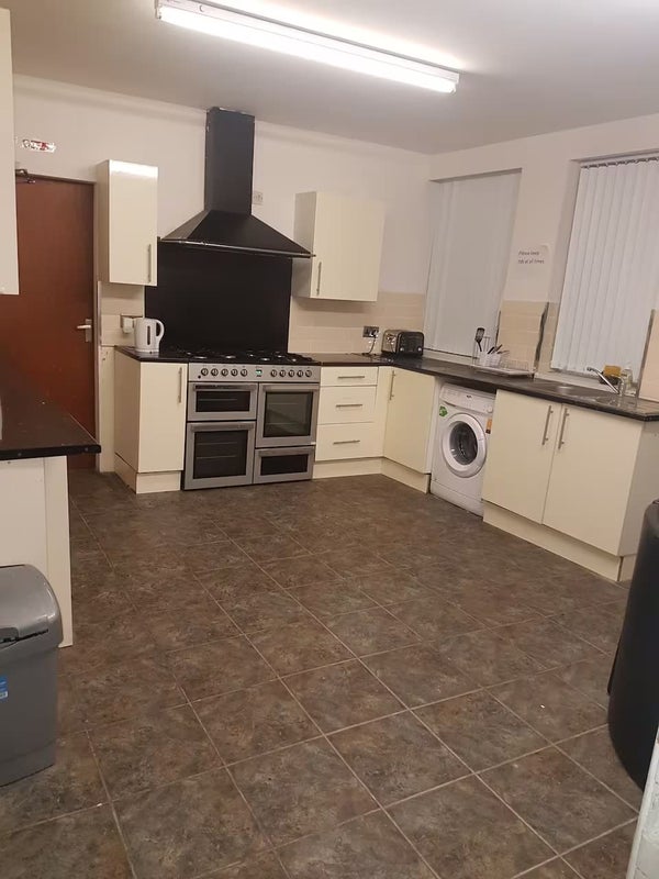 Room West Road in Newcastle upon Tyne