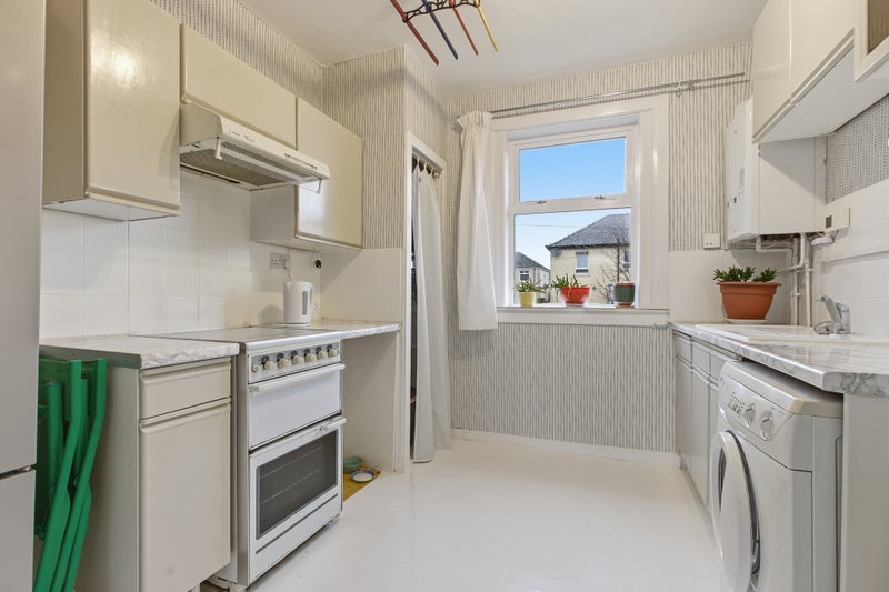 Room Kirkton Avenue in Glasgow